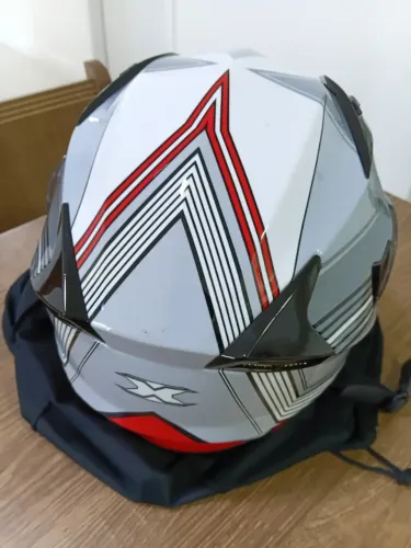 Capacete usado 5 vezes apenas, praticamente novo