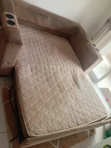 Sofa cama usado com detalhes
