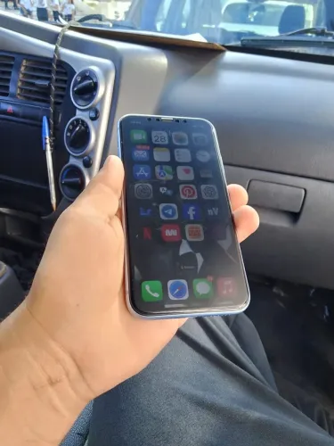 Troco IPhone XR azul em Xiaomi do mesmo nível