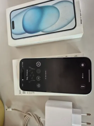 IPhone 15 em estado de novo