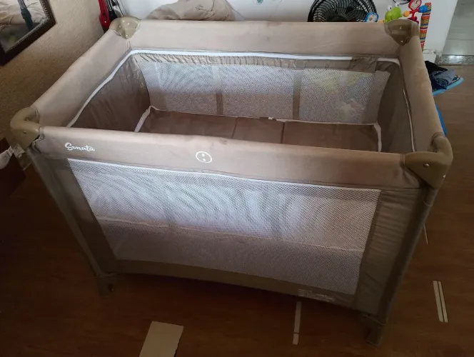 Vendo um berço portátil da Burigotto e um chiqueirinho