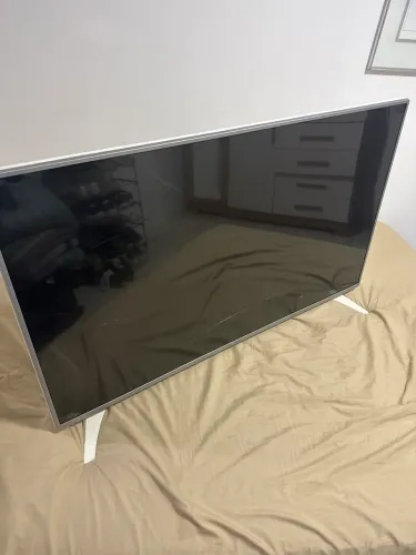 Tv LG 49 tela quebrada branca