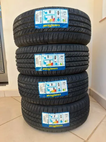 Jogo 4 Pneus Aro 15 Goodyear EfficientGrip Performance 205/60R15 91H TL - Novos, sem uso