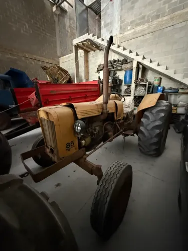 Trator Valmet ID 85