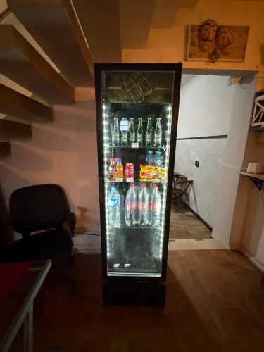Expositor Refrigerado de Bebidas Metalfrio 326 Litros VB28 Preto - 110v