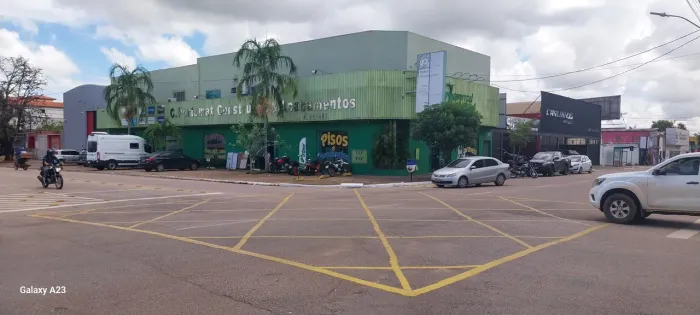 Prédio Comercial de esquina Av Carlos Gomes 