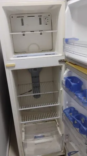 Geladeira usada bem conservada por 600