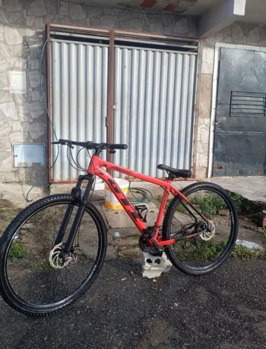 Bike aro 29 GTI vermelha