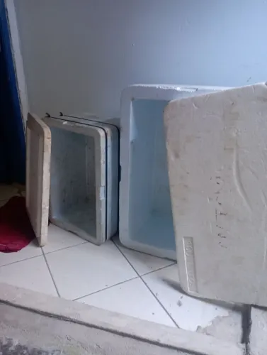 2 isopor térmico usado bom , por 100 reais