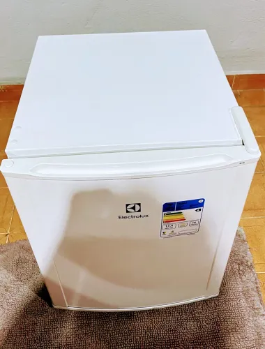 Frigobar Electrolux 79 litros