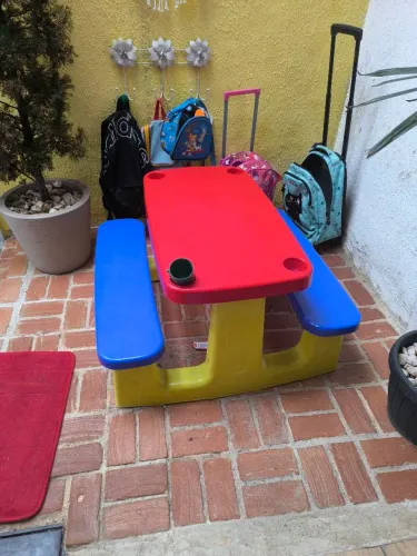 Messa infantil de alimentação semi nova