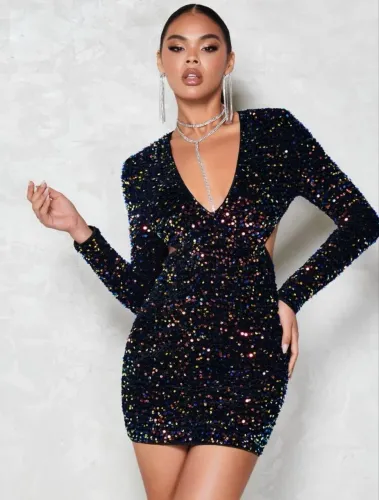 Vestido bodycon com paetê e decote profundo