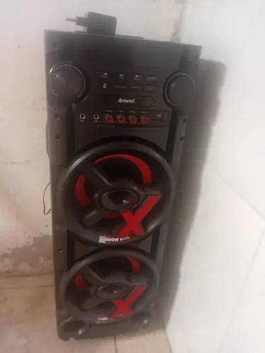 700