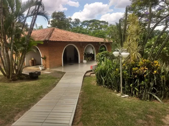 Hotel a venda em Jacarezinho.