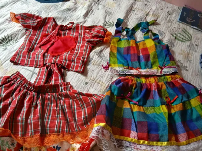 Vende sim 2 roupa de festa junina infantil feminina veste 7a 8 anos