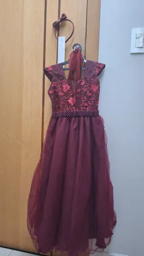 Vestido Infantil Marsala Formatura Aniversario Festa Debutante Com arco e Luvas.