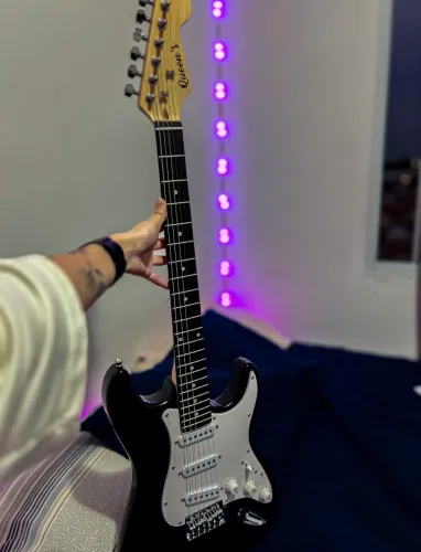 Vendo Guitarra + Ukulele + Pedal Portatil Cuvave