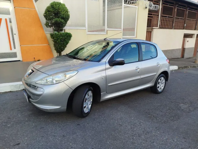 Peugeot 207 XR 1.4 Flex 8V 5P 2013