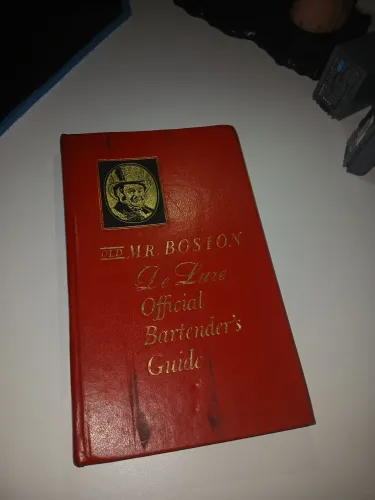 Livro Vintage Mr. Boston Bartender's Guide - 26ª Impressão - 1963