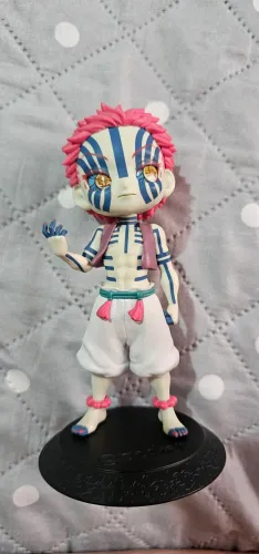 Qposket Akaza Demon Slayer original - usado