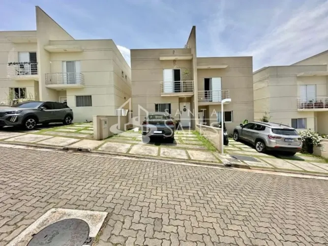 Casa em Condomínio à Venda em Cotia-SP, Bairro Granja Viana: 3 Quartos, 1 Suíte, 1 Sala, 2