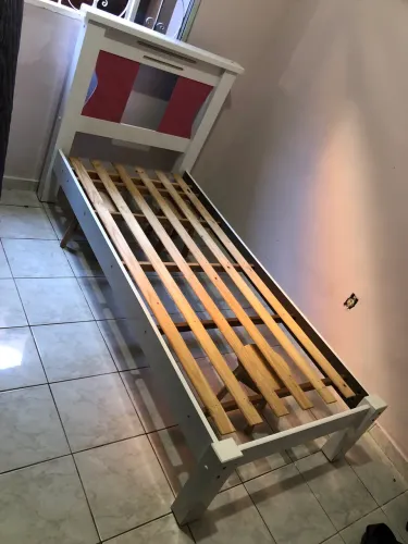 Vendo Cama de Solteiro Branca - Excelente Estado