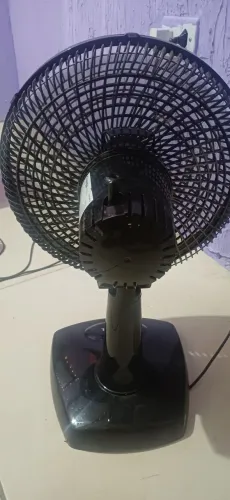 Ventilador seminovo por 100 reais.