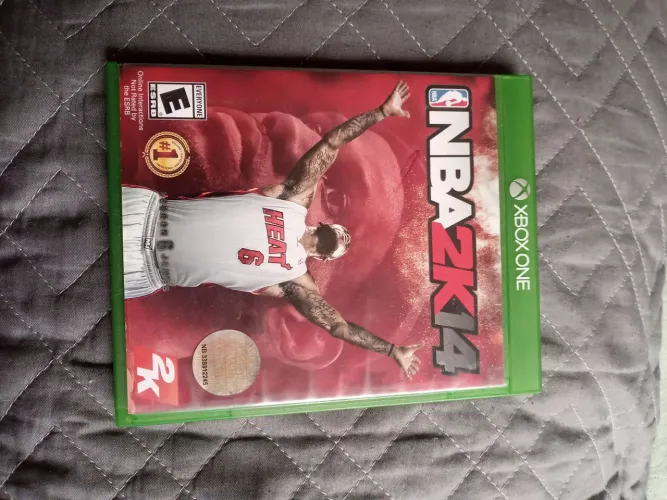Jogos exbox one NBA 2K14 e Batman ARKHAM- KNIGHT