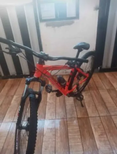 Bicicleta adventure toda de alumínio freio a disco 