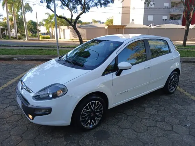 Fiat Punto Essence 1.6 Flex 16V 5P 2014