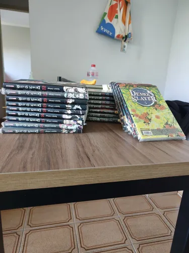 Demon Slayer Volumes 1 ao 23 ótimo estado.