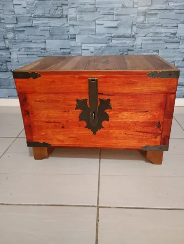 BAÚ EM MADEIRA MACIÇA 57 X 41 CM