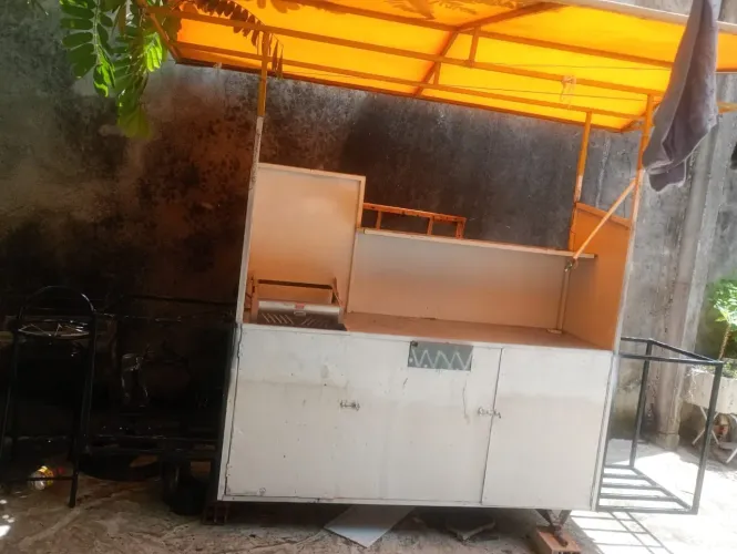Vendo carrinho de lanche com batateira incluso 