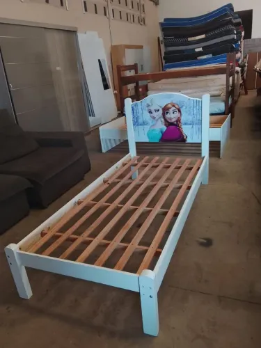 Cama infantil personagens USADA ENTREGA dentro de Uberlândia MG