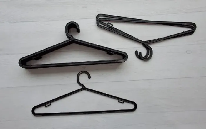 Kit 12 Cabides Plásticos Pretos - Excelente Estado!