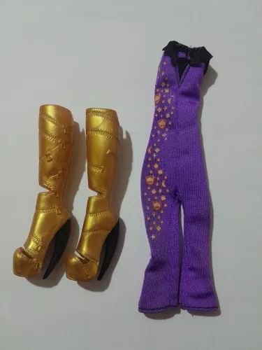 Macacão e botas Monster High original Clawdeen Music festival 