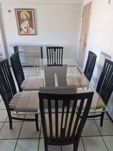 Mesa de jantar tampa de vidro, console  e sofá 