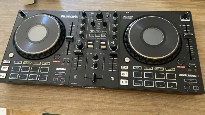 Controladora de dj Numark PLATINUM FX