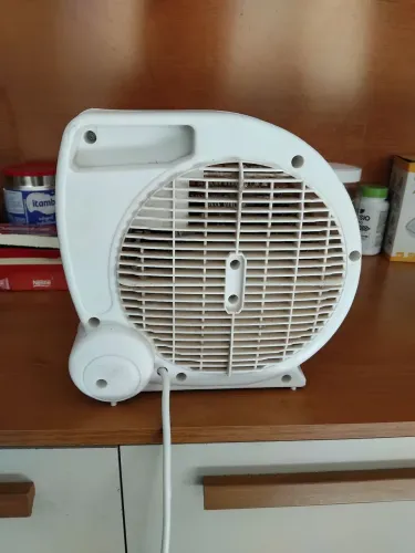 Aquecedor elétrico marca Cadence 