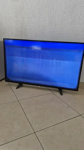 TV AOC 43" LE43S5970 - Liga, tem som, defeito no display - Para retirada de peças