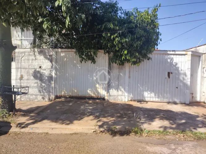 CASA COM 03 DORMITORIOS NA REGIÃO CENTRAL