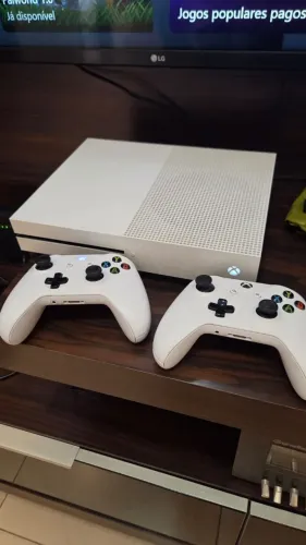 Xbox ONE - 2 controles - 1tb - Branco