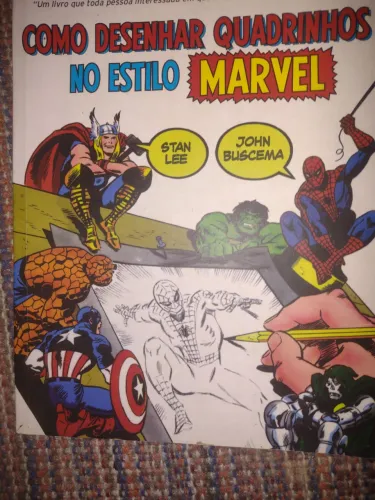 Livro " Como desenhar Quadrinhos no estilo Marvel"