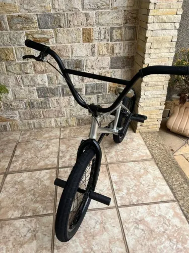 BMX usada de manobras Cult aro 20