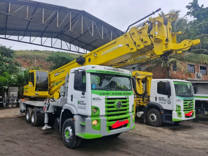 Constellation 31.320 com  guindaste Madal MD 300 