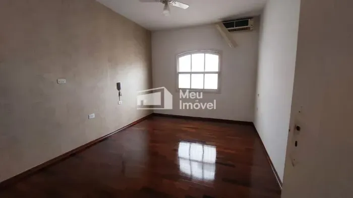 Aluguel Casa Comercial Piso Superior com 5 Salas em Avenida - Bairro Vila Ema - São José d
