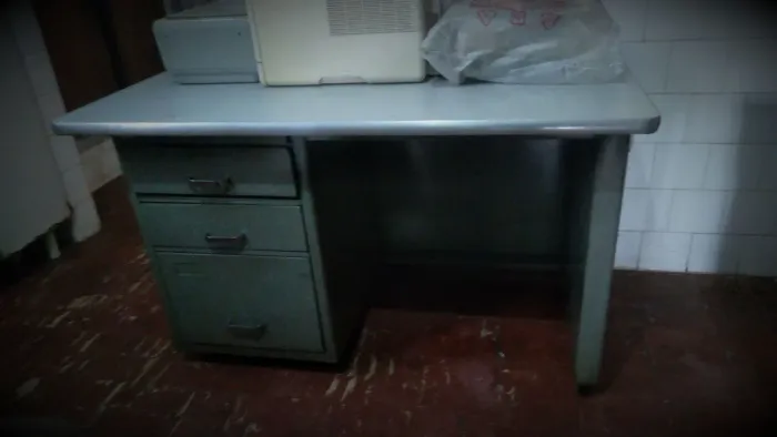 Mesa de escritorio de aço