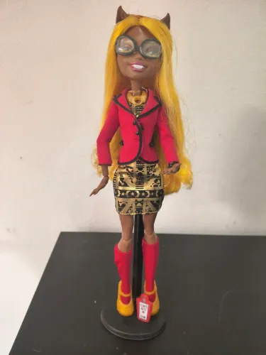 Boneca monter high reservada