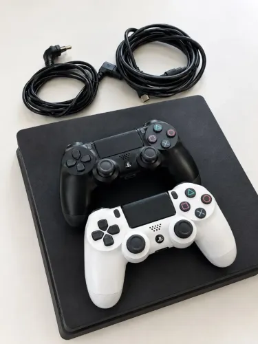 PS4 Slim 500GB + 2 Controles Originais