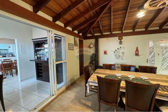 Casa térrea com 3 quartos à venda no condomínio Villa Real, em Bonfim Paulista.